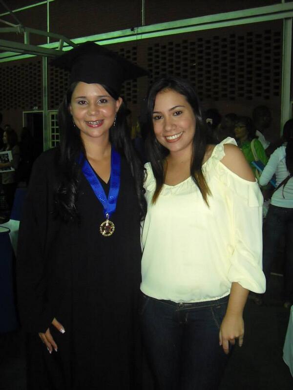SilenayFarias's tweet photo. Hoy de cumple mi mejor amiga, prii @Andreina_Velasq Dios te colme de mucha salud, bendiciones TQmuchote http://t.co/oHytPihXc8