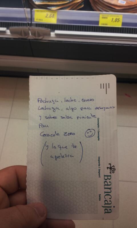 CarlosQueAse's tweet photo. Usar de lista de la compra las hojas arrancadas de la libreta de Bancaja es de ser muy jefa @naninia87 http://t.co/P3IEjg8KpE