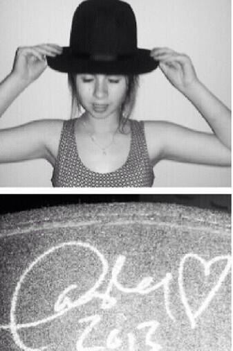blessedswifty's tweet photo. #THROWBACK The lucky girl who got Taylor's hat last night! #REDAuckland #mtvstars Taylor Swift http://t.co/uXEOMgf50R