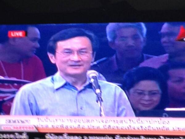 Rang70's tweet photo. ขณะที่นักศึกษารามถูกยิงตายในมหาวิทยาลัย
ท่านรัฐมนตรีศึกษาธิการกำลังปราศัยอยู่บนเวที
รัชมังคลา มันคืออะไรครับ http://t.co/lft9pTuudP