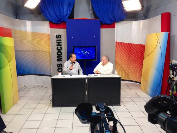 AaronIrizar's tweet photo. Participe en interesante entrevista con Yamil Hallal en su programa Mesa de Análisis en Megacanal Los Mochis http://t.co/aK47vDfQjw