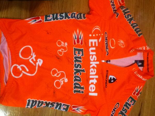 barrene58's tweet photo. Euskaltelen kamiseta!!!!! http://t.co/YMmobsBJDH