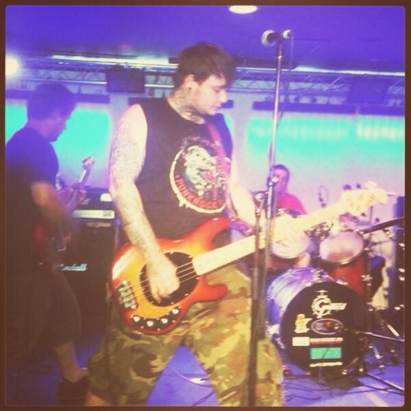 FALLING SHORT (@pantsoptional_) on Twitter photo 