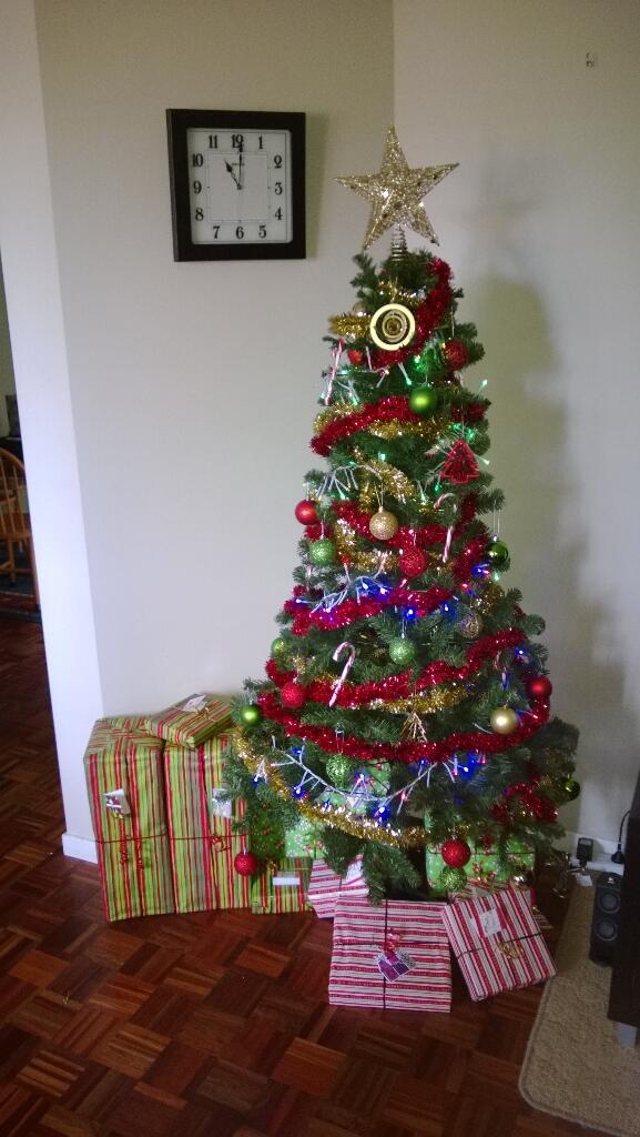 timmo963's tweet photo. All ready for Christmas!Presents are wrapped, tree is decorated, and Irish Cream is ready to be consumed :D http://t.co/M3ehDQnsxS