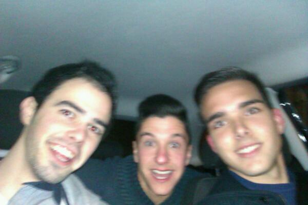 10nelo's tweet photo. Con los tetes a oh valencia :) @davidgarciacerv @Hono_Marchuet http://t.co/UYr15Htsq3