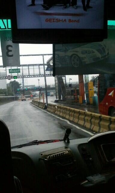 Live report dari bis 3 perjalanan ke lokasi @ puncak kana  #Satelit2013 @HimpsikoBinus