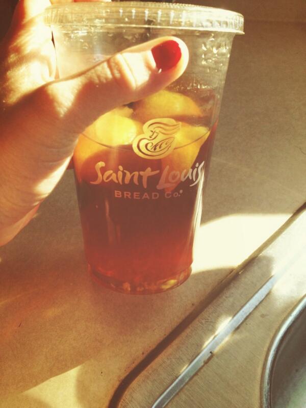 Jess_MyLady's tweet image. For all of you people who call it "Panera", you're wrong. #BreadCo #StLouisLove 👍