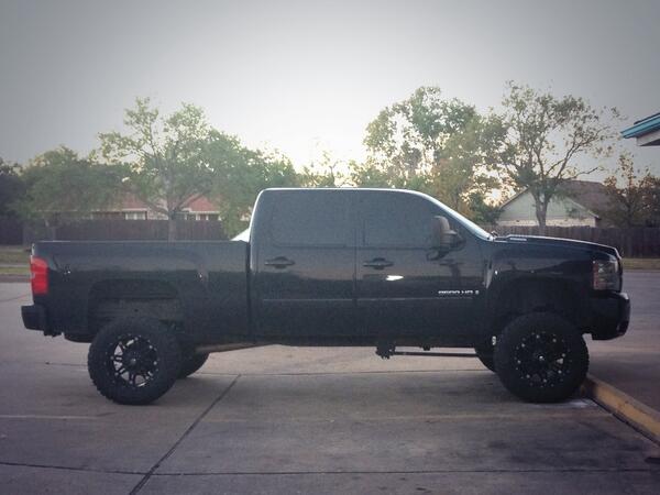 _Salty7's tweet image. Ran into my dream truck the other day #chevy2500