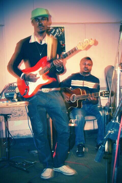 EnocMusic1's tweet photo. Behind the scenes of Enoc Mos band and Bantu taste...to follow!!! http://t.co/vGl90MdJFA