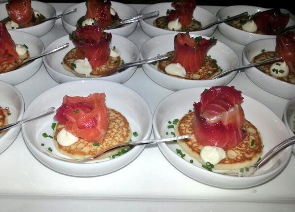 Walking diner verzorgd. Kleine presentatie van de Heerlijke gerechten.