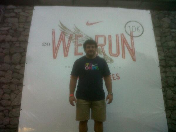 GermanLauro's tweet photo. Pero que buena carrera!! Increible la cantidad de gente!.. Una marea roja!.. #BUEmoves @nikecorre_ar http://t.co/NyIfM31Tty