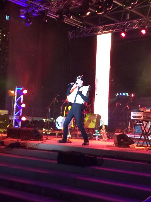 Loving <a href="/diamondrings/">Diamond Rings</a> as always!! #CavalcadeOfLights #torontodanceparty