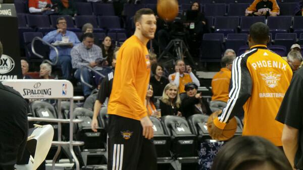 Suns's tweet image. .@milesplumlee13 gets work in before #SunsVsJazz.