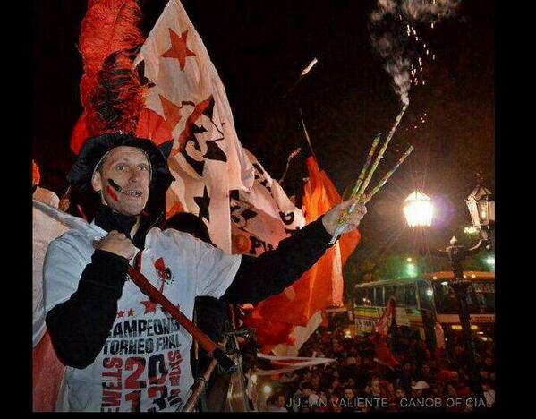 EmiPasq's tweet photo. A mantener la idea y la forma!! Y ante todo respeto y memoria. Gracias Jugadores Gracias Newells! http://t.co/JSwLGSgci2