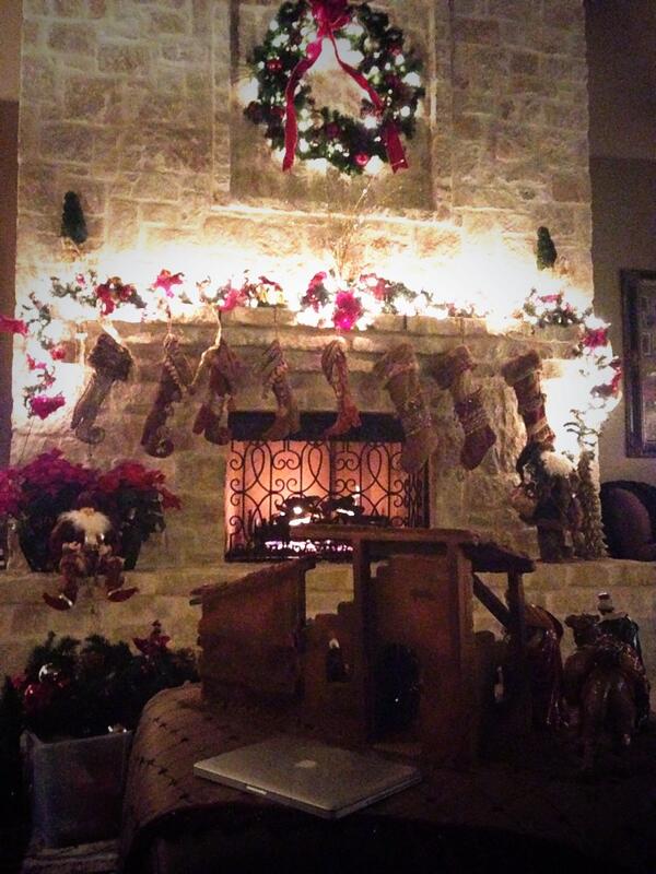 HaverlyAshley's tweet image. Christmas time at home. 😍😍😍 please don't make me go back to school tomorrow. #dreading #notofinals