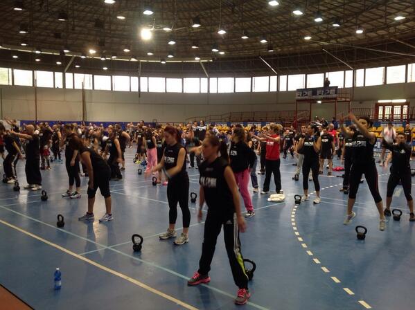 federpesistica's tweet image. In corso la prima sessione della giornata: warmup e propedeutica #kettlebellpower