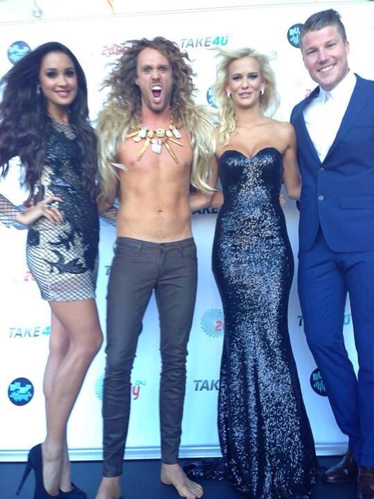 BaY8GGgCAAAZ4IS.jpg:large