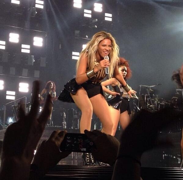 Beyoncé > "The Mrs. Carter Show" World Tour [V] $189 MILLION. BIGGEST FEMALE TOUR OF THE YEAR! - Página 14 BaY8lQOIgAAd1Fq