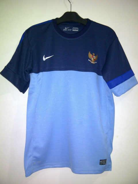 kaostimnas's tweet photo. Jersey Training Timnas Indonesia | Bahan GO Thailand, Logo Nike dan Garuda Polyflex. Size S-XXXL (SS,LS dan Slevee) http://t.co/of6UhrNS7C