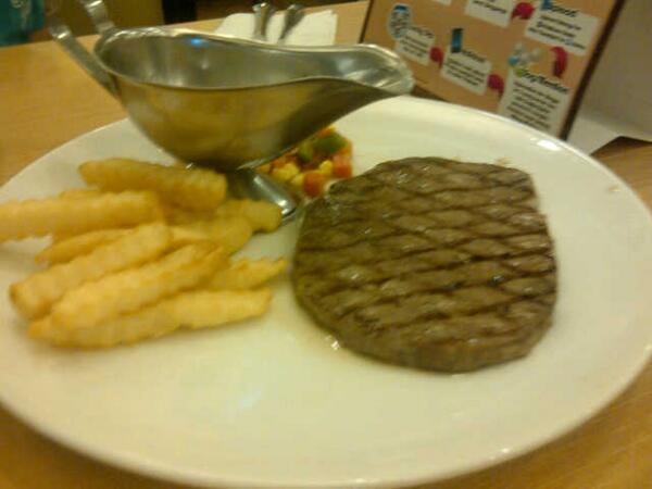 MonicaHartono's tweet photo. Family day-lunch http://t.co/UZlP44mOc9