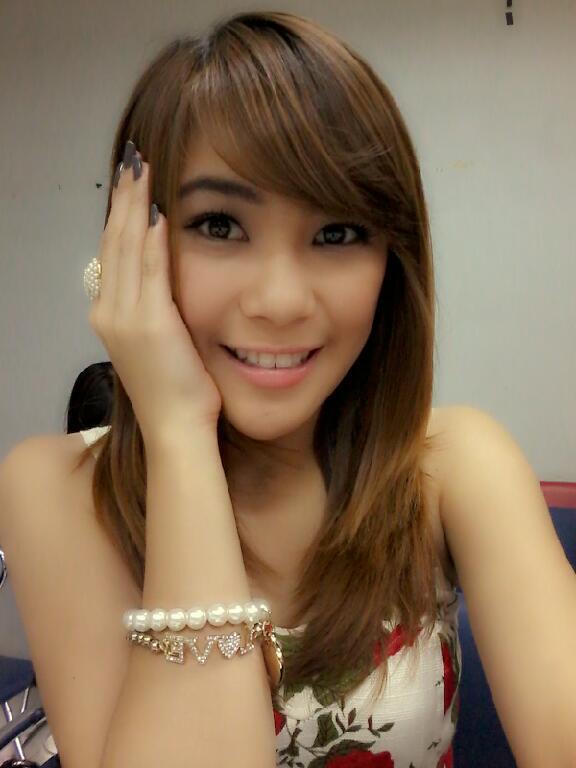 mi_ChristyChiBi's tweet photo. halo halo bandung.. http://t.co/kRDsd1hPzF