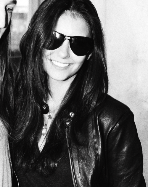OhMyOTPDelena's tweet photo. Nina Dobrev #scifiactress #PeoplesChoice http://t.co/ndi8EN4siT