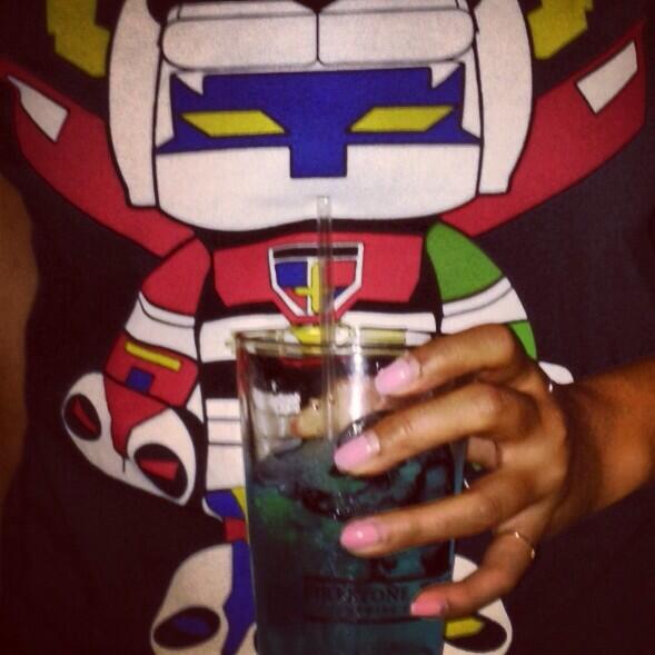 ronarullamas's tweet image. He gets irritable when u don't give him #alcohol.Smh.2 demanding.What do u pay to keep ur designs happy?#GeekPanda