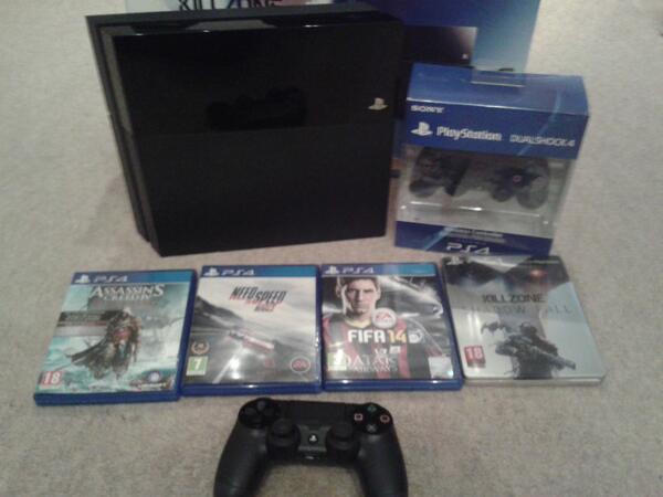 SPIKETHECAT2000's tweet photo. Managed to pick up this sexy PS4 bundle from @GAMEdigital yesterday. Next gen has begun :) http://t.co/ZmYPBpUq7g