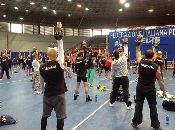 federpesistica's tweet image. Le #kettlebell secondo FIPE ... Power Snatch #kettlebellpower