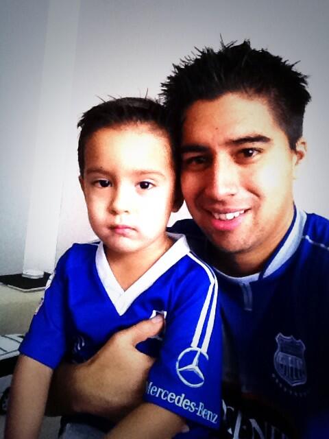 UnLocoAzulCSE's tweet photo. "@cristhian_noboa: Nosotros ya estamos listos!! @CSEmelec @LaBocaDelPozo #1 #familia #hijo #kristofer #emelecxla11va http://t.co/DNftbwBa5z"