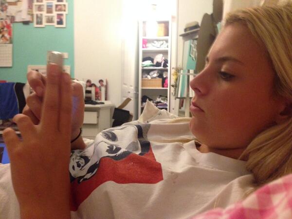 GraceWeston's tweet photo. “@ruby591: She likes candy crush more than me #feelingalone http://t.co/G0wc95L8oA” just crush her