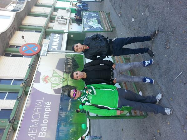 manzano90's tweet photo. Llegamos a sevilla @juanrayito26 @xulobetico http://t.co/bvYQDZH0xG