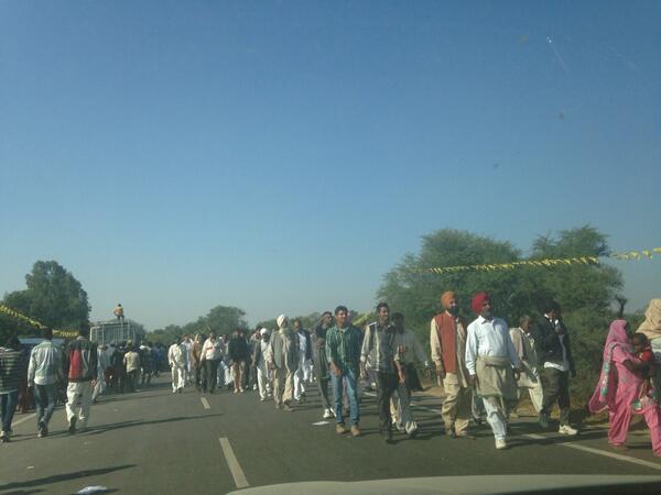 People continue to arrive #HaryanaVijayMahaRally #HJC #BJP