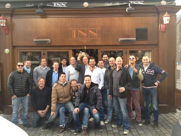 VitasP's tweet photo. Met deze bende van ellende dus @partydjw @Renev70 @BadBoyBuyo @mikepakesake @LexNatio @joeyaertssen http://t.co/NfA3yioWn6