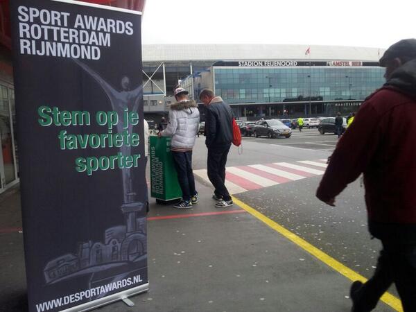 Rotterdam Sport (@sportstad) on Twitter photo Mobiele stemzuil doet rondje R'dam! Nu bij <a href="/DeKuip/">Stadion Feijenoord</a>! Stem op je favoriet en spreek je gelukswens uit! #sportawards13 Mobiele stemzuil doet rondje R'dam! Nu bij <a href="/DeKuip/">Stadion Feijenoord</a>! Stem op je favoriet en spreek je gelukswens uit! #sportawards13
