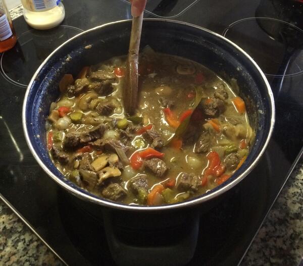 "<a href="/Marinaebbers/">Marina Ebbers</a>: Heerlijk geurend #runderstoofpot op het vuur! #kokrobin bedankt voor het recept in <a href="/gastinonzeregio/">gast in onze regio</a> "