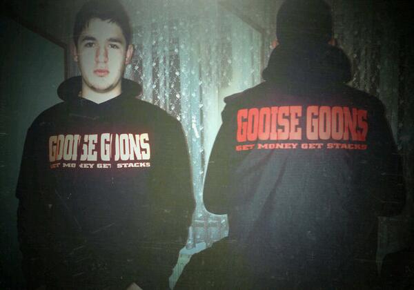 #gooisegoons hoodie word verloot als <a href="/battle_barz/">Battle Barz</a> 150 followers heeft!
