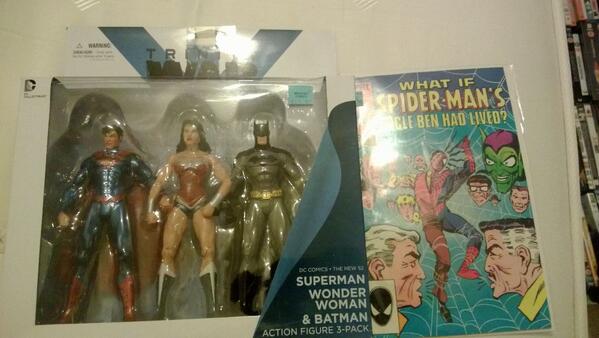 CowledRed's tweet image. Mom went on holiday to New York and all I got was this awesome stuff from Midtown :D