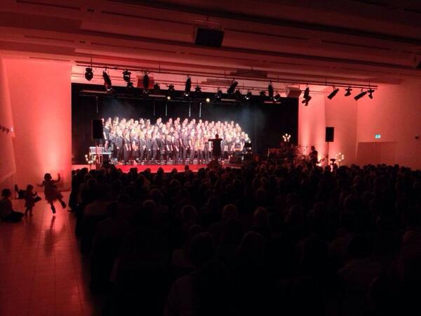 Heute spielten wir vor ausverkauftem Haus in Stäfa. Die jüngsten im Publikum tanzten fleissig mit ...