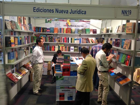 En la FIL Guadalajara 2013, con nuestros clientes satisfechos de la literatura Colombiana