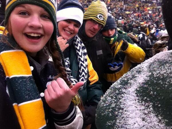 MarleyFusiek's tweet image. I've never been so cold #packergame #gopackgo #worthit 💚💛