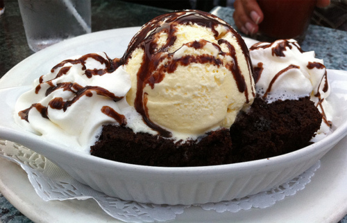 FoodHarp's tweet photo. Brownie Sundae. https://t.co/PSBgyT5r6W,,,
