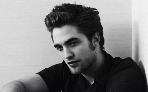 RobsessedID's tweet photo. Black and White Rob #12 http://t.co/6vi1bZYsdx