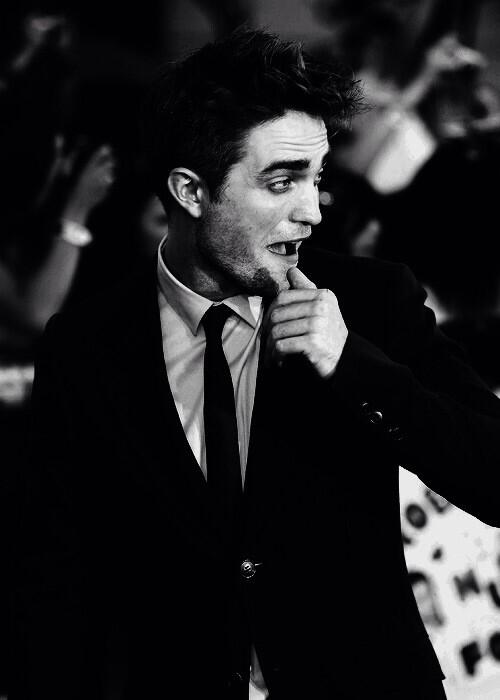 RobsessedID's tweet photo. Black and White Rob #13 http://t.co/8PphL0GLLE