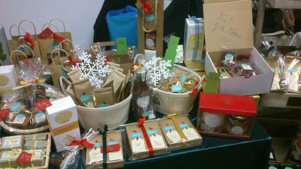 SpicyYuli's tweet photo. Mercadito navideño en Espíritu Santo 23 http://t.co/F4XDOOK4bg