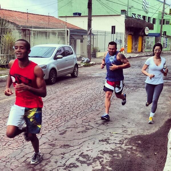yurimjj's tweet photo. Preparação física na chuva! http://t.co/T0aVZb6OBP
