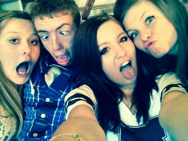 meganfranksx's tweet photo. My hoeeeees @MollieNovis @Tobyjgreen1 @mollyclareford 😘 http://t.co/TDbiEvAS6M
