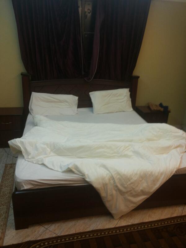 ttoeevy's tweet photo. من ينام معي http://t.co/8x9fMtTk6E