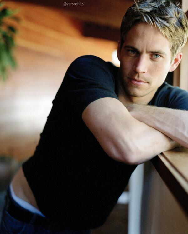 versoshits's tweet photo. Esté grandisimo actor se merece todos los RT's ... RIP Paul Walker :( http://t.co/9ZnMJPn98B