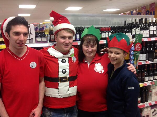 lakesideexpress's tweet photo. Red and green day in lakeside!@LloydEdwards @MarkJGresham @jenhiggins10 @CobbanCoo http://t.co/Q7Pn6vkdbx